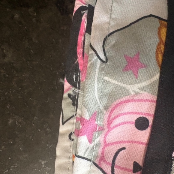 NWT Scrub TopCassandra O Halloween-themed medical - size 2XL - Picture 9 of 11